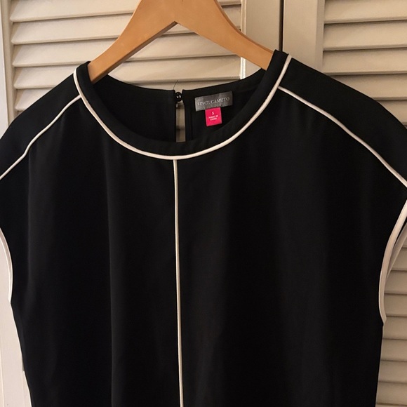 Vince Camuto Black Blouse with White Trim - Picture 3 of 5